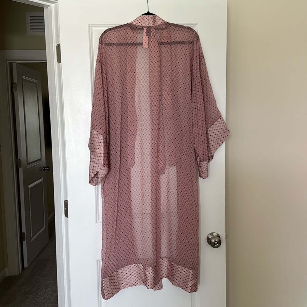 Robe - Picture 4 of 5